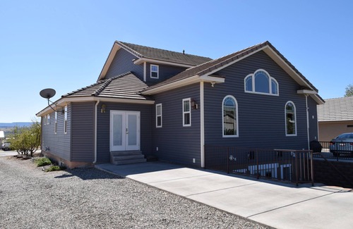 Toquerville House | Spacious and Beautiful Private Room located only 30 minutes from Zion!