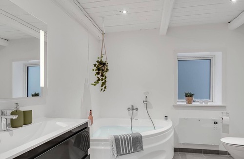 Pandrup House | Spacious and beautiful cottage with many employment opportunities for the whole family.