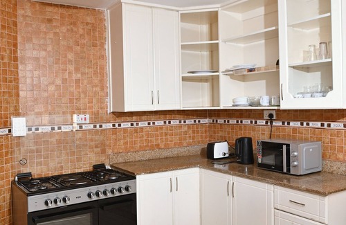 Kilimani Apartment | Spacious and comfy 4-BR quite & secure apartment in Kileleshwa Nairobi with WiFi
