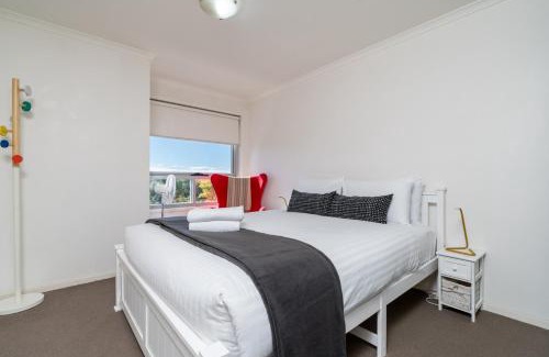 Braddon Apartment | Spacious and Cosy Apt with Great Views in Braddon - Hosted by CanStay