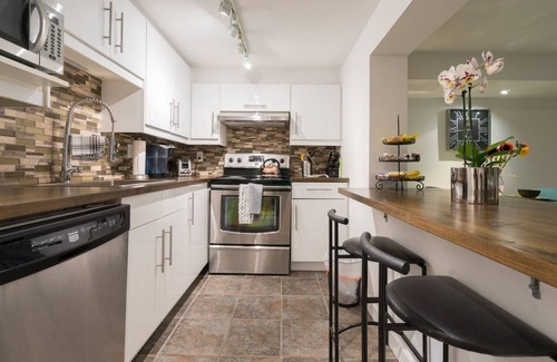 Midtown Toronto Apartment | Spacious and elegant lower unit in stunning Casa Loma neighbourhood