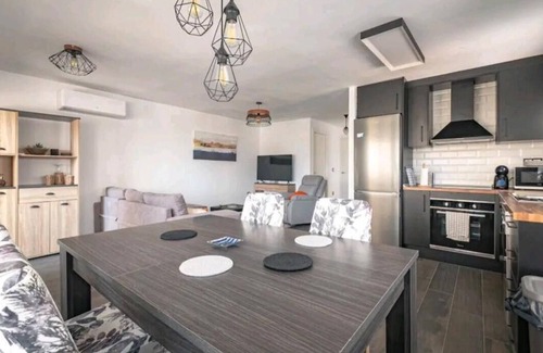 Cabo de las Huertas Apartment | Spacious and Stylish 3 Bedroom Apartment- 4min walk to beach
