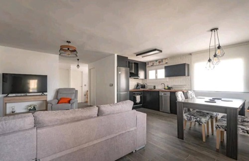 Cabo de las Huertas Apartment | Spacious and Stylish 3 Bedroom Apartment- 4min walk to beach