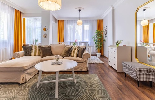 Gayrettepe Apartment | Spacious and Exquisite Flat Near Fulya in Besiktas