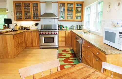 Chilmark House | Spacious and gracious architect designed home on 3 acres off Middle Road.