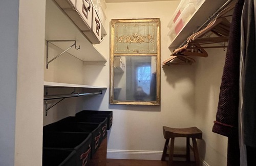 Port Morris Apartment | Spacious and Luminous Guest Suite Apartment & Office on Floor 2 of a Townhouse