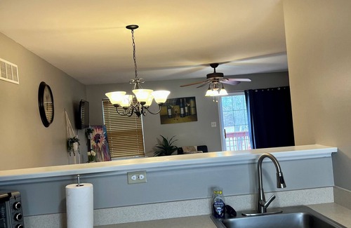 Middletown House | Spacious and luxurious 3 bed/1.5 bath townhome with free parking, sleeps 6