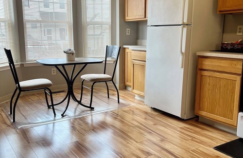 Middletown House | Spacious and luxurious 3 bed/1.5 bath townhome with free parking, sleeps 6