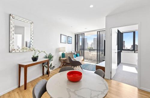 Surfers Paradise Apartment | Spacious and Modern 2 Bedroom Apartment in Paradise