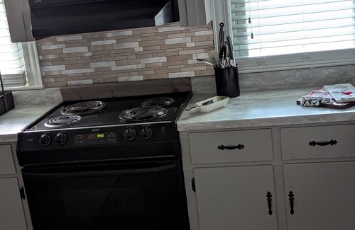 Fountain House | Spacious and Modern 5-bedroom Historic House in Charming Fountain NC!