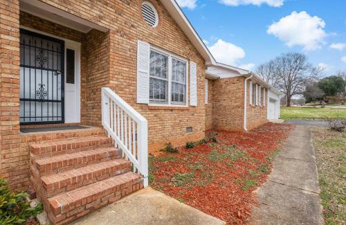 Valley Falls House | Spacious and private home at Boiling Springs