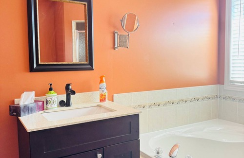Barrie House | Spacious and Serene 4-Bedroom Retreat in Barrie