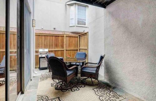 Houston House | Spacious and stylish home in the heart of Houston