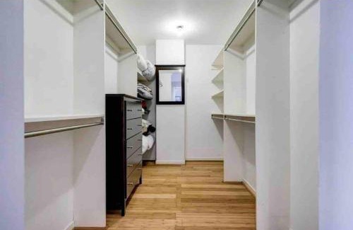 Houston House | Spacious and stylish home in the heart of Houston