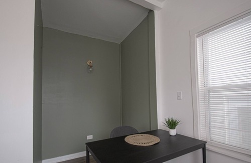 Waukegan House | Spacious and Trendy 5 Bedroom near Great Lakes and Six Flags
