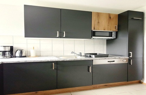 Heppens Apartment | Spacious Apartment Near the Sea