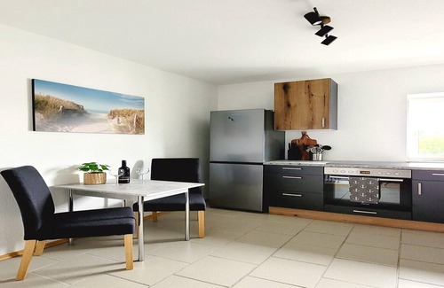 Heppens Apartment | Spacious Apartment Near the Sea