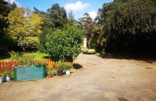 Loddon Apartment | Spacious apartment and grounds in South Norfolk village