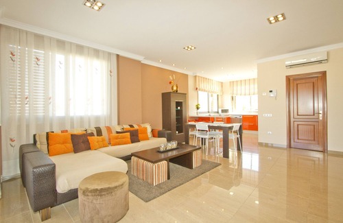 Arguineguin Apartment | Spacious apartment with large terrace and sea views