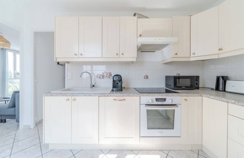 Bron Apartment | Spacious Apartment for 8 People - Bron Grand Clement