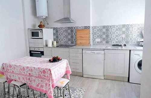 Aviles Apartment | Spacious apartment in Avilés by beBalmy