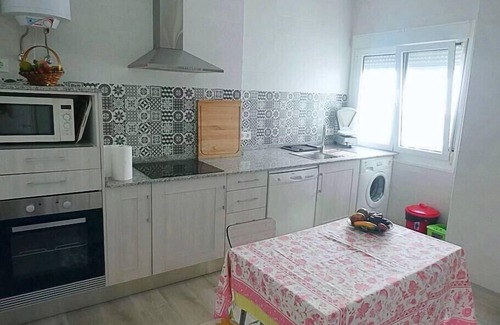Aviles Apartment | Spacious apartment in Avilés by beBalmy