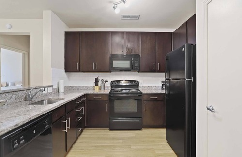 Arlington Apartment | Spacious Apartment near DC W Gym