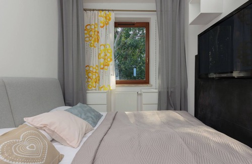 Bielany Apartment | Spacious Apartment + Parking by Renters