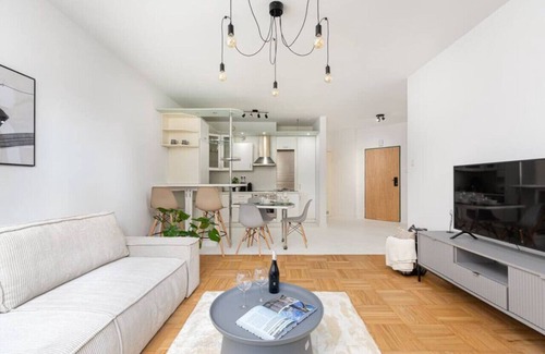 Mokotow Apartment | Spacious Apartment Swimming Pool Gym Sauna