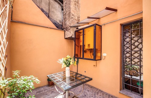Rione II Trevi Apartment | Spacious apartment, three bedrooms, three private bathrooms at the Fountain