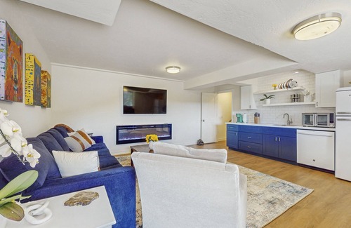 Eagle Apartment | Spacious apartment w/kitchen, wifi, great location & beautiful backyard