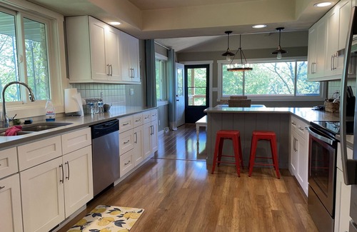Apple River House | Spacious Apple Canyon Lake home - just minutes from Galena, Illinois