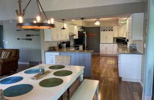 Apple River House | Spacious Apple Canyon Lake home - just minutes from Galena, Illinois