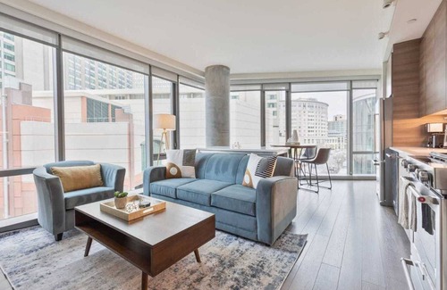 Back Bay Apartment | Spacious Apt In Back Bay