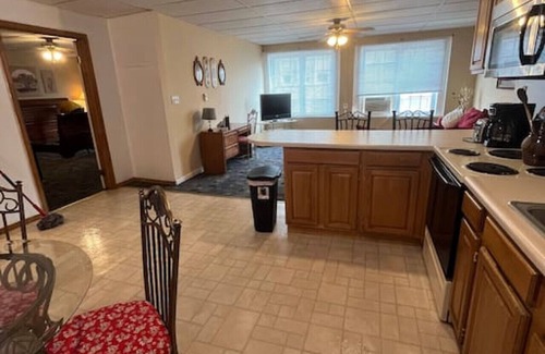 Sayre Apartment | Spacious Apt near Guthrie/Packer