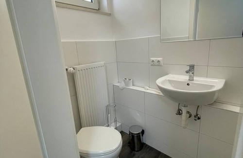 Furstenfeldbruck District Apartment | Spacious basement apartment with 3 bedrooms, Wohnung mit 4 Betten