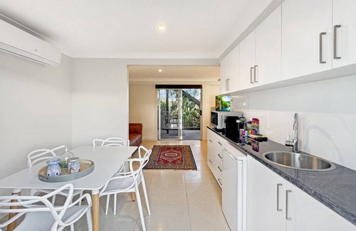 Surf Beach Apartment | Spacious Beach Studio With Alfresco Dining
