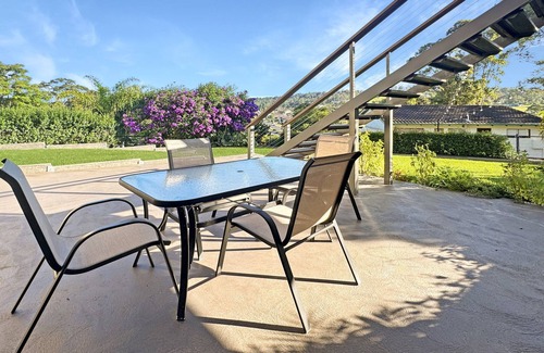 Surf Beach Apartment | Spacious Beach Studio With Alfresco Dining