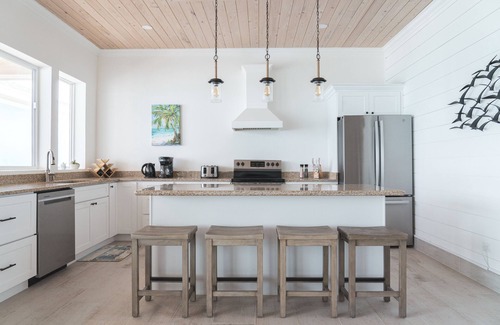 Rokers Point House | SPACIOUS BEACHFRONT HOME! A vacation to treasure! Sandy beach, pool, hot tub.