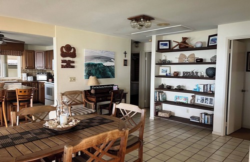 Pupukea House | Spacious Beachfront 6-bedroom on Breathtaking Sunset Beach