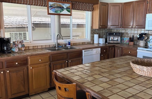 Pupukea House | Spacious Beachfront 6-bedroom on Breathtaking Sunset Beach