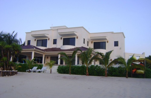 Soliman Bay Villa | Spacious Beachfront Villa includes Cook, Pool, WiFi – Check out our Summer Sale!