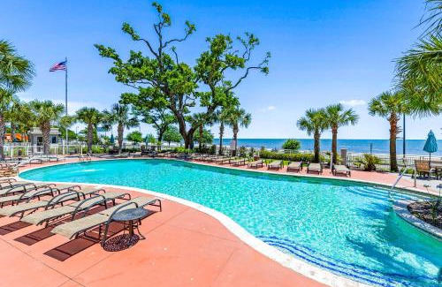 Gulfport House | Spacious Beachview End Unit in Legacy Tower 2 -1101 - 3 bedroom 3 bath condo