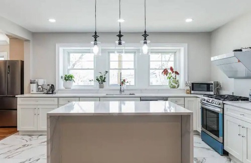 Auburndale Apartment | Spacious beautiful 3-bedroom, 2-bathroom home just 2 minutes from I-90 and I-95