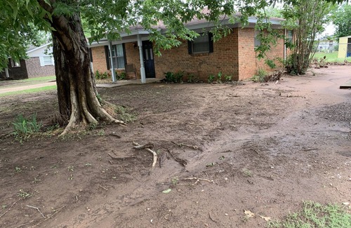Fort Cobb House | Spacious Brick Home