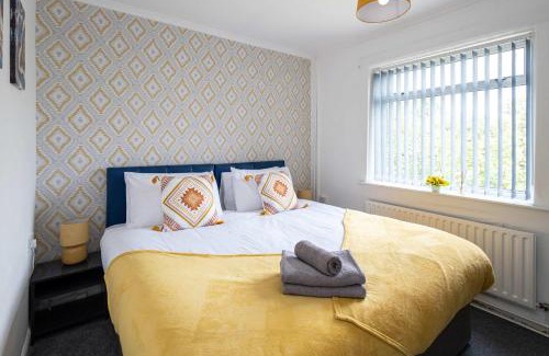 St Helens House | Spacious & Bright 3 Bedroom House in St Helens