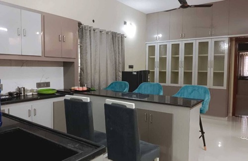 Tirupati House | Spacious building in charming Tirupati with AC, WiFi , Hot water and Lift