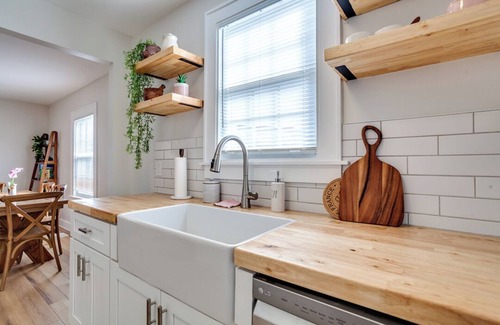 Knoxville House | Spacious bungalow next to downhill biking at Baker Creek with grill & fire pit