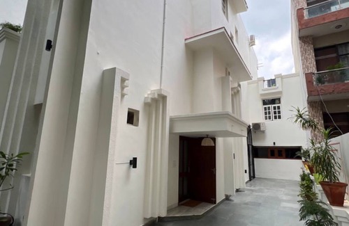 Sushant Lok House | Spacious bungalow with 8 bedrooms and WiFi, AC in charming Gurugram