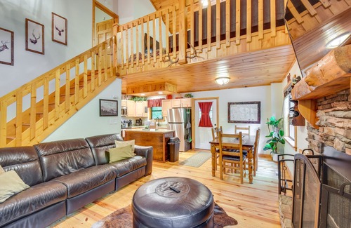 Blairsville Cabin | Spacious Cabin w/Furnished Deck + Hot Tub!